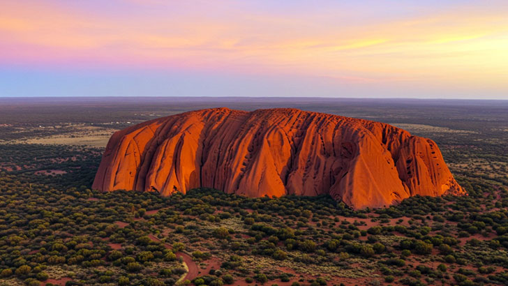 エアーズロック（Ayers Rock/Uluru, Australia）アボリジニの聖地